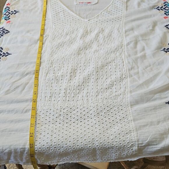 Johnny Was Embroidered White Floral Oversized Women's Top Size Medium - Picture 11 of 11